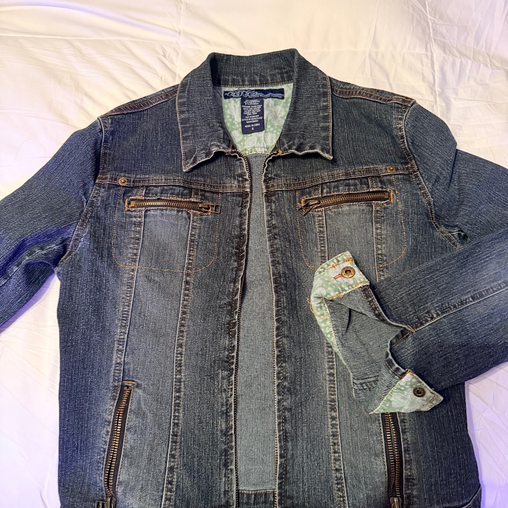 Small Tyte jean jacket